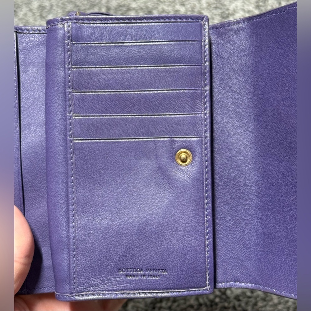 Bottega Veneta purple wallet - Picture 8 of 13